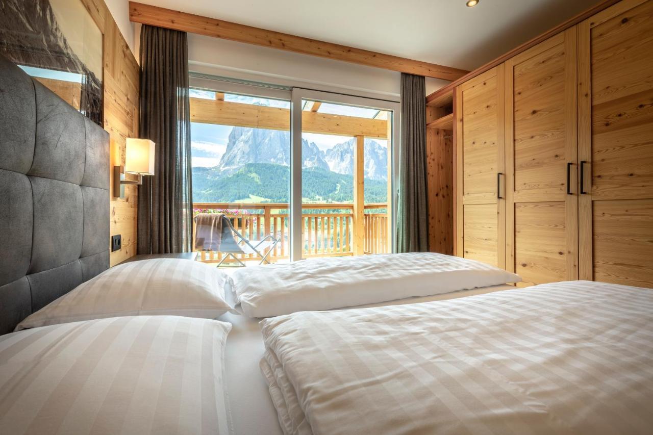 Apartments La Mana Santa Cristina Val Gardena Kültér fotó